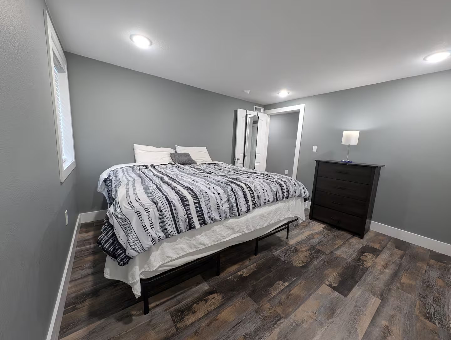 Jonesboro Downtown Mainstreet Hideaway Suite - Image 7